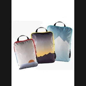 Well Traveled 3 Piece Compression Travel Cubes.
